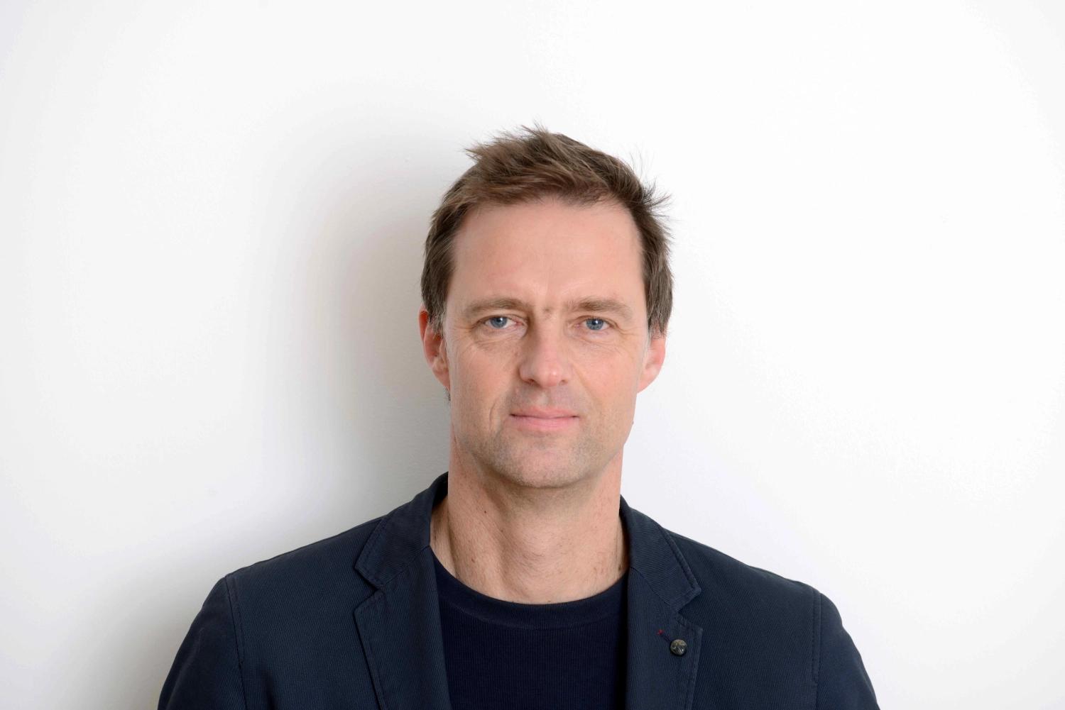 DR. AXEL ECKART