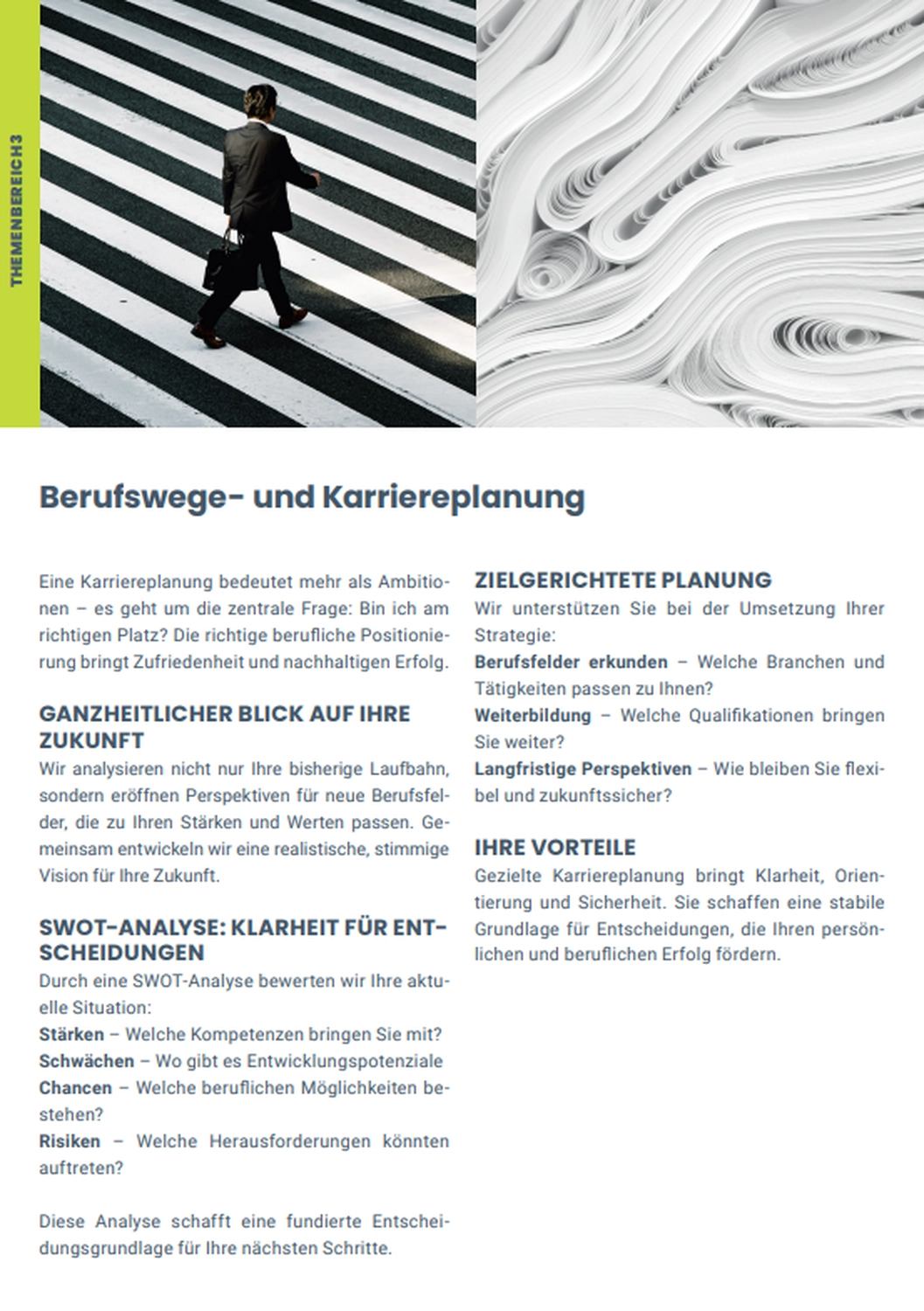 Ein Mann überzeugt ein Paar in einem Büro